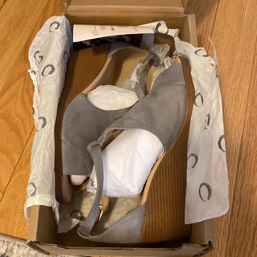 Journee 7.5 grey wedge